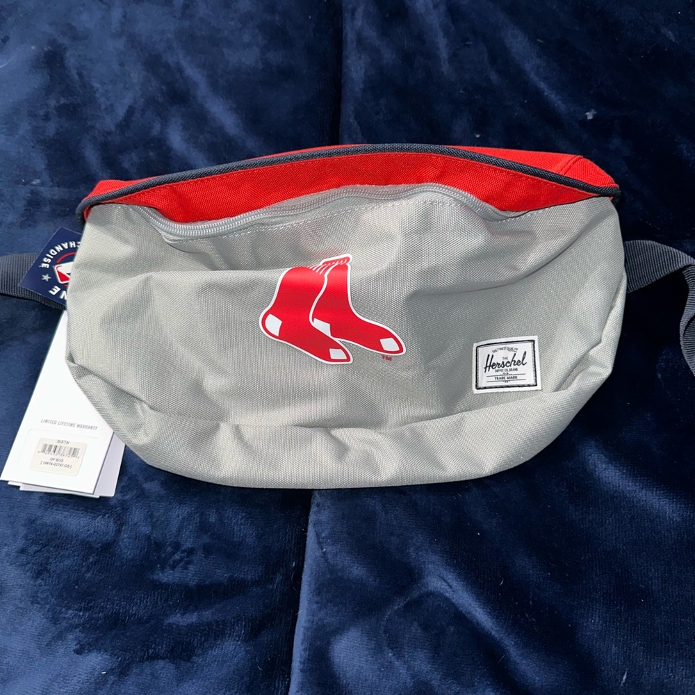 NWT Boston Red Sox Herschel Supply Co. Outfield Sixteen Hip Pack